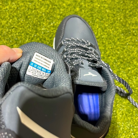 Mizuno 9-Spike Swift 6 Women’s Metal Fastpitch Softball Cleats Size 5, Gray shoe - Picture 7 of 8